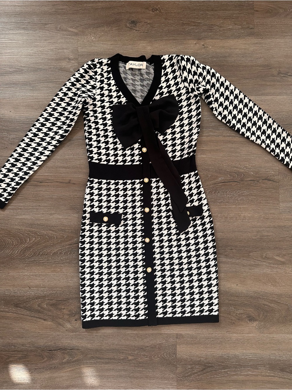 Taylor Black & White Houndstooth Bow-Front Long Sleeve Dress